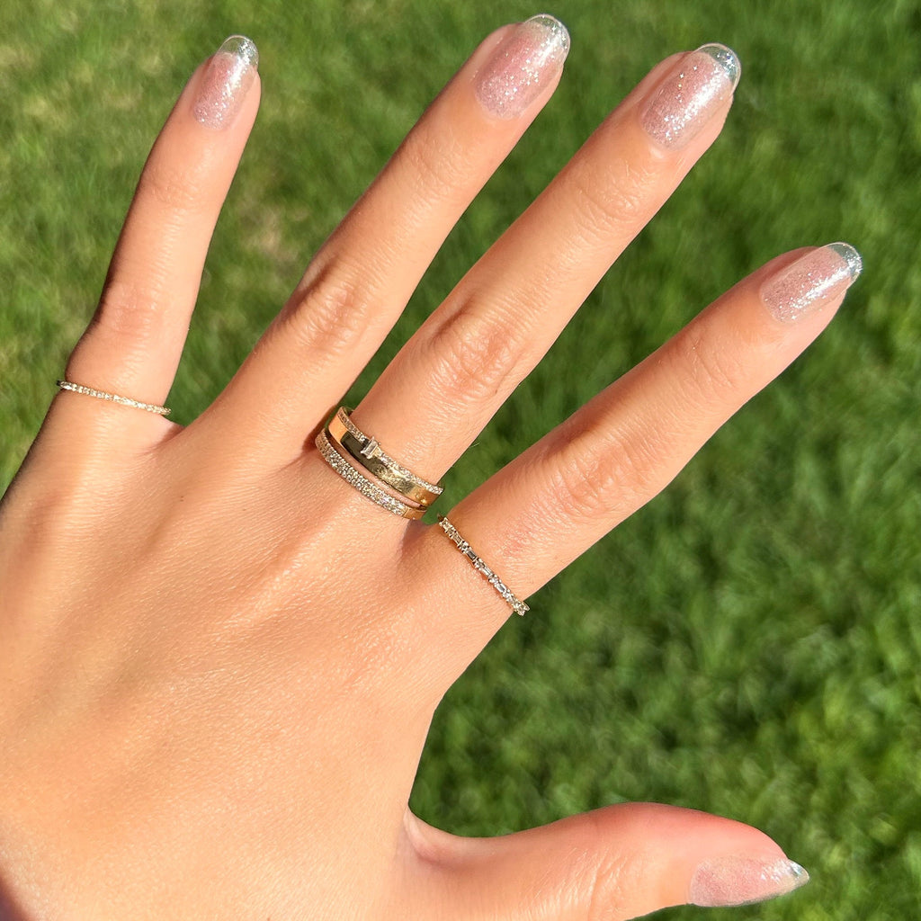 Pure Glitter - Press-On | Short | Round showing short round false nails with subtle silver glitter in clear base outdoors manicure