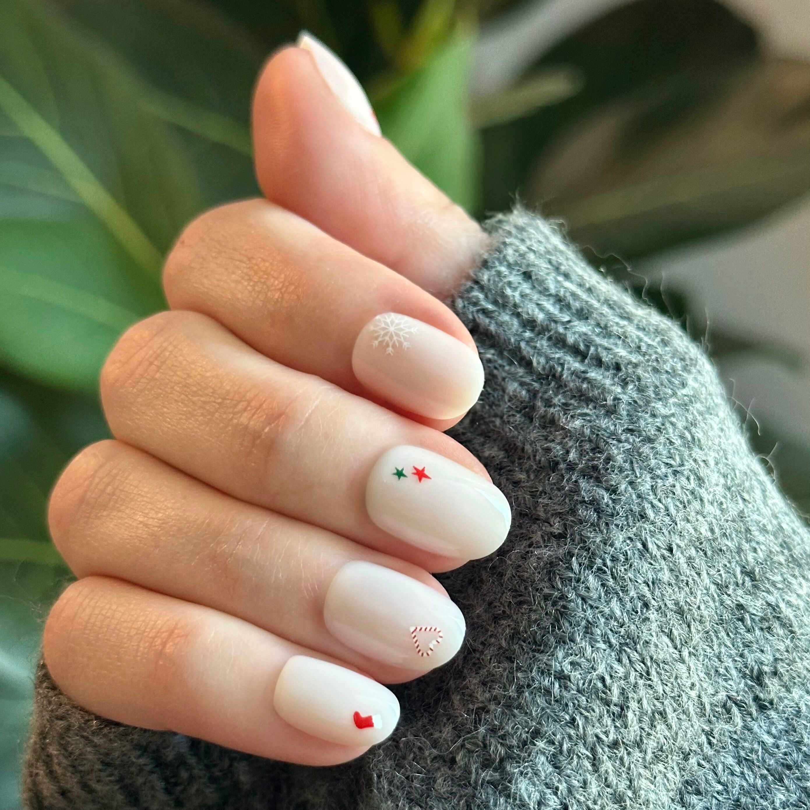 All Out Christmas Minimalist - Press-On | Extra Short | Round