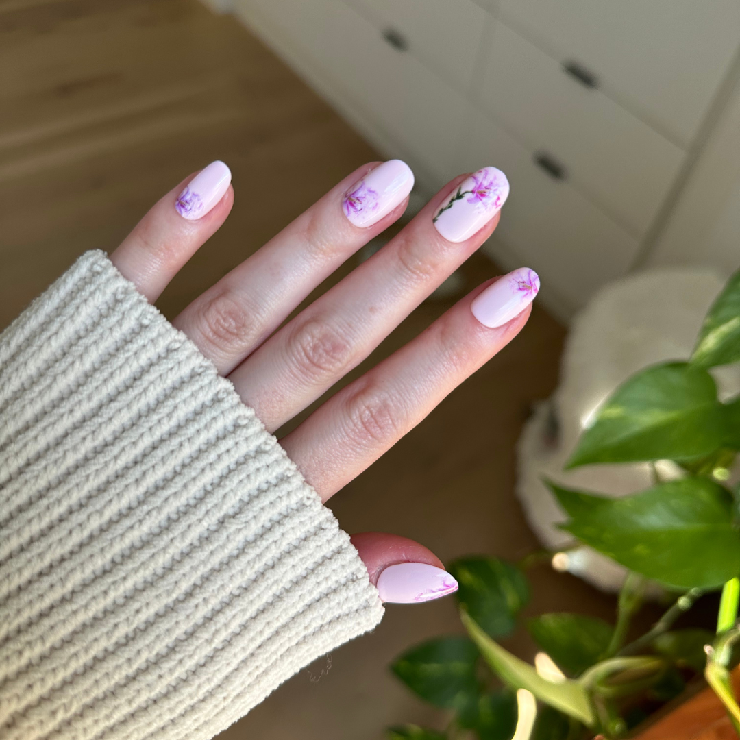 Blooming Lily - Press-On | Short | Round showing hand with pale pink short round nails and delicate shattered lily floral nail design