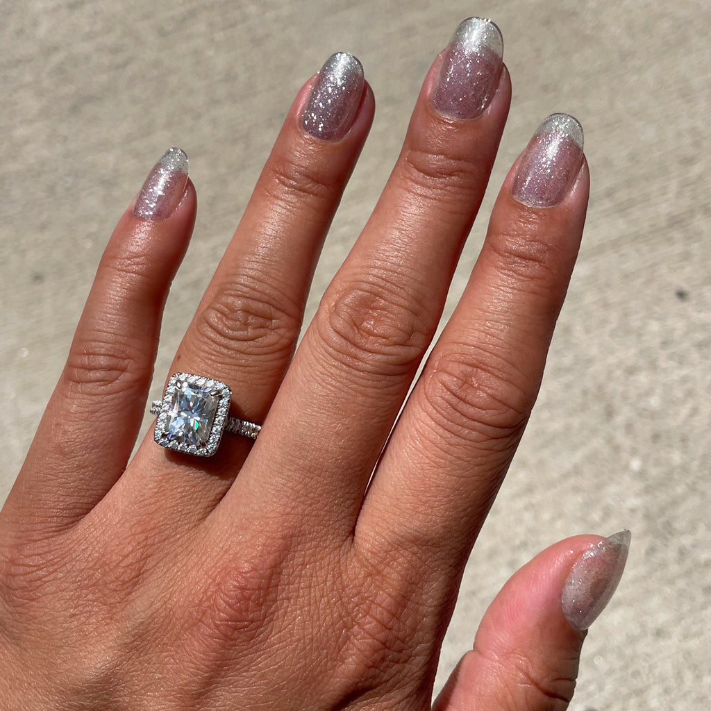 Pure Glitter - Press-On | Short | Round featuring short round nails with silver glitter and clear base for a sparkling mani