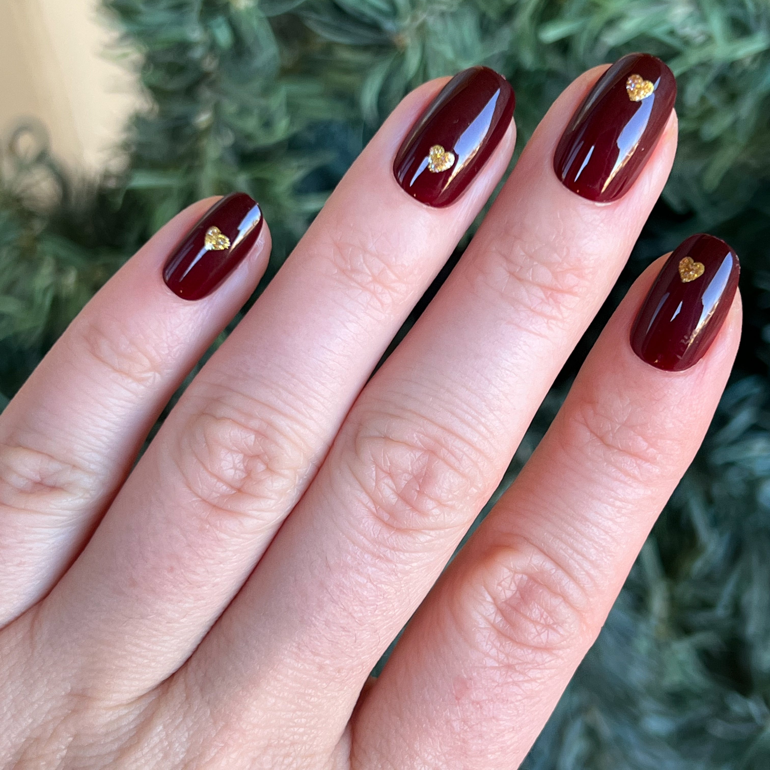 Gold Vampy Heart - Press-On | Short | Round with deep vampy red press-on nails and small gold heart accents for manicure