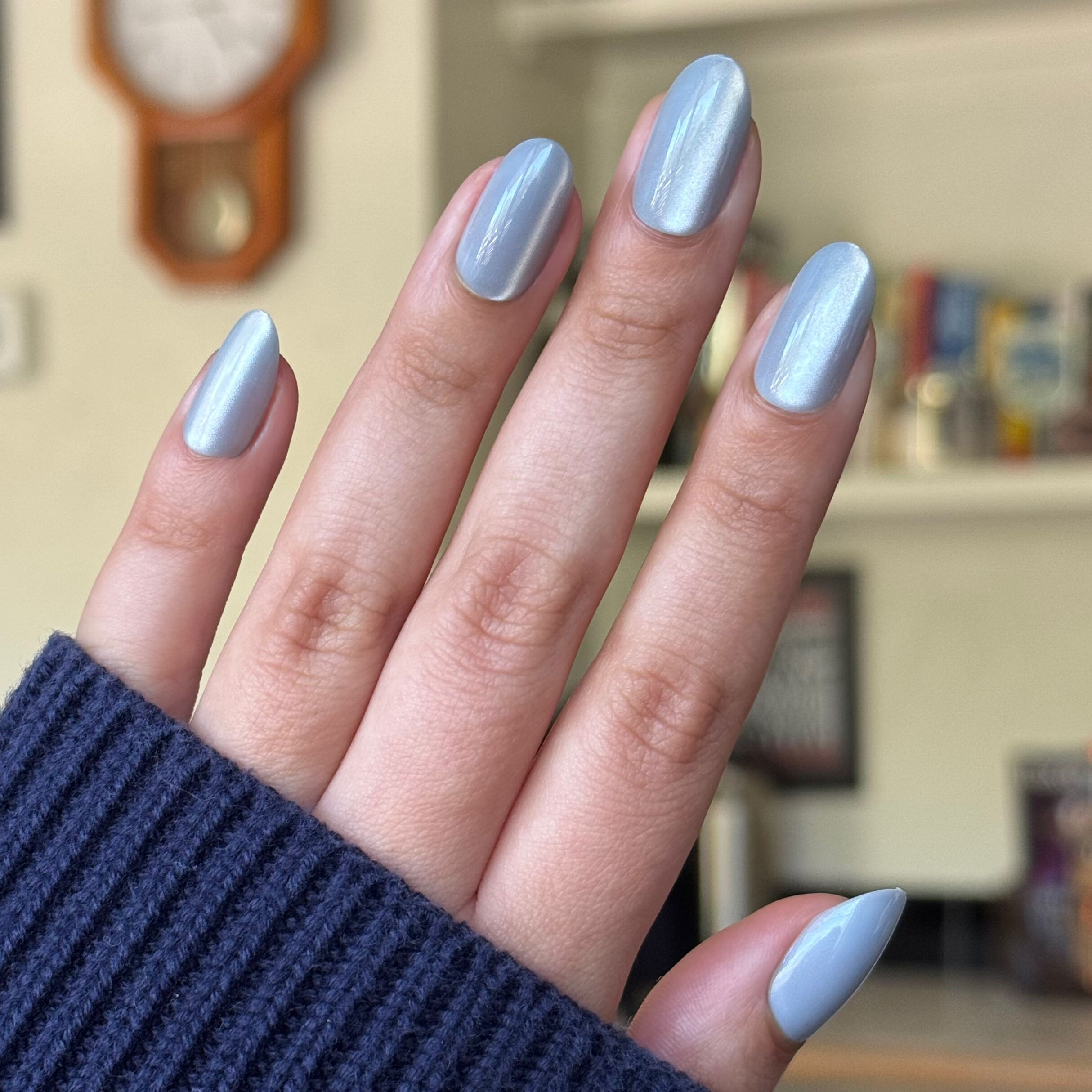Misty Velvet - Press-On | Medium | Oval shimmery blue-grey press on nails with velvet texture for easy at home mani