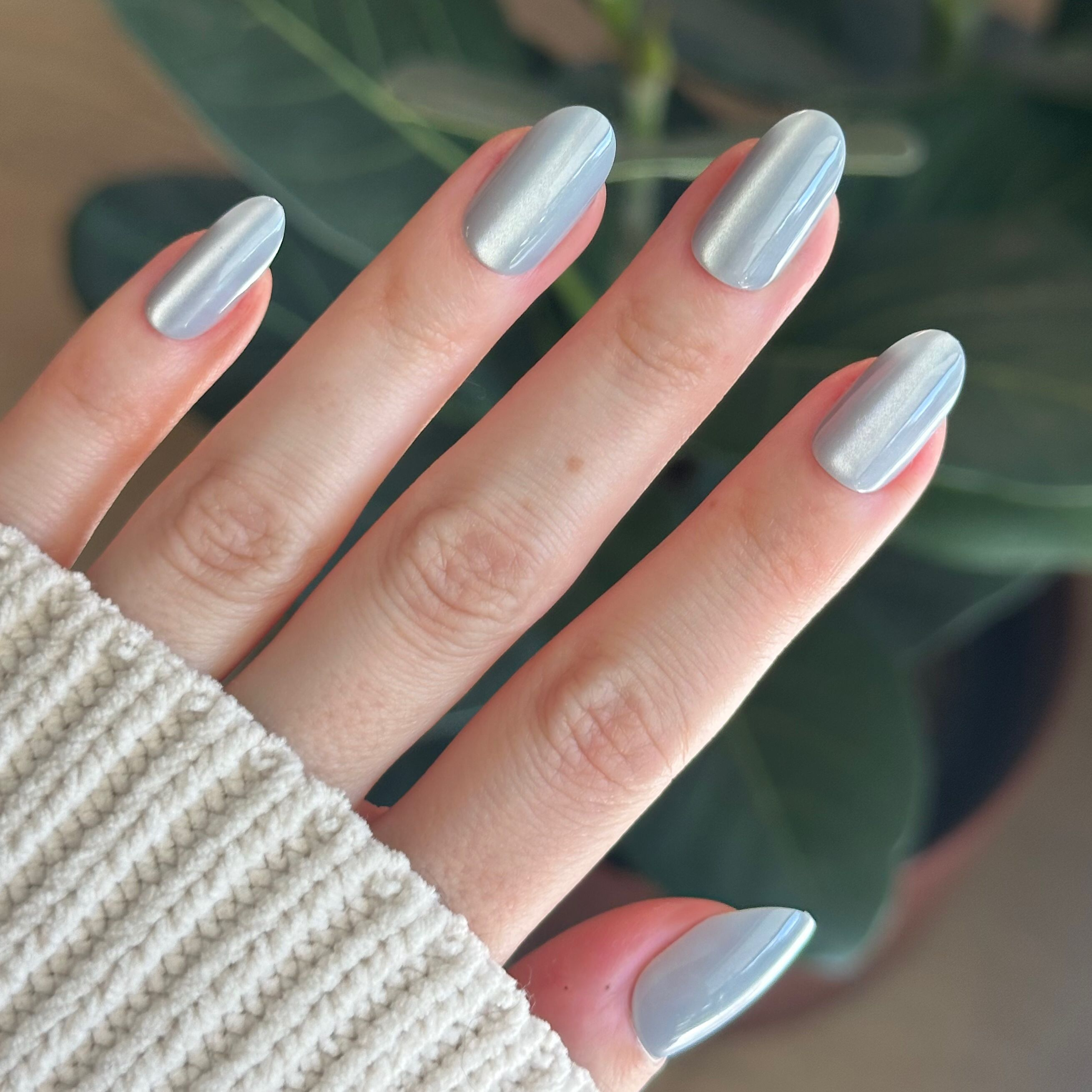 Misty Velvet - Press-On | Medium | Oval with shimmery blue-grey velvet press on nails for easy at home manicure