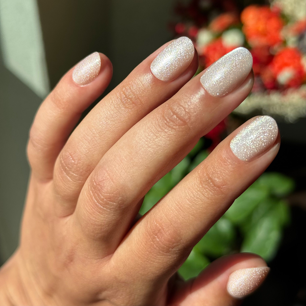Neutral Shimmer - Press-On | Extra Short | Round subtle glittered false nails for easy and quick at-home manicure application