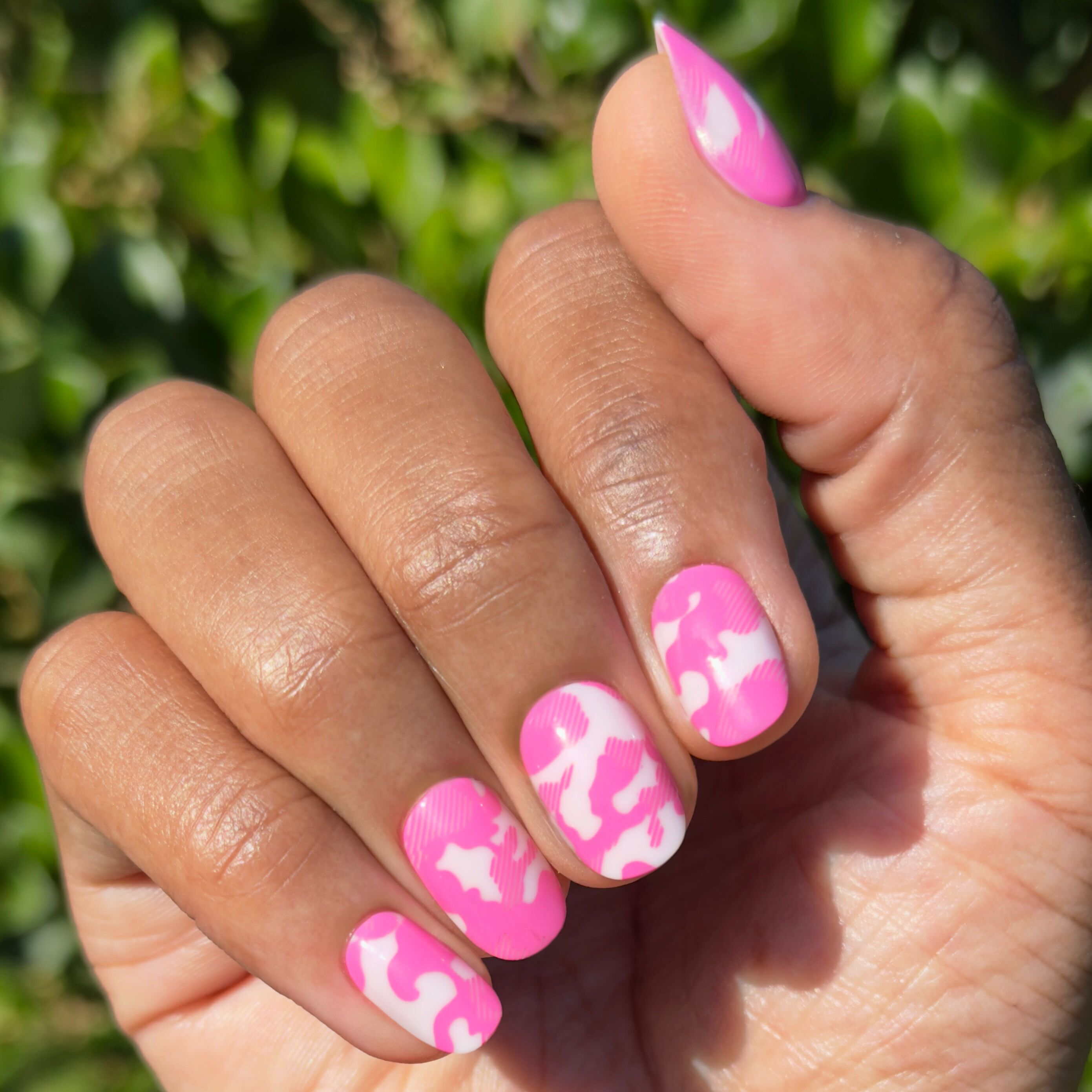 Pink Camo - Tab Press-On | Short | Round nails featuring a vibrant pink camouflage pattern for easy at-home mani