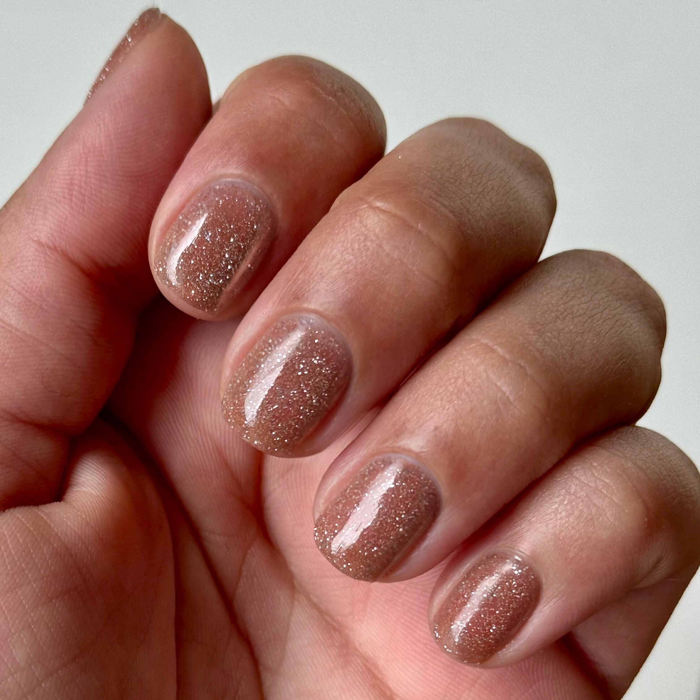 Nails painted with sparkling nude gel polish from the Flash Glitter Set for a shimmering, party-ready mani look