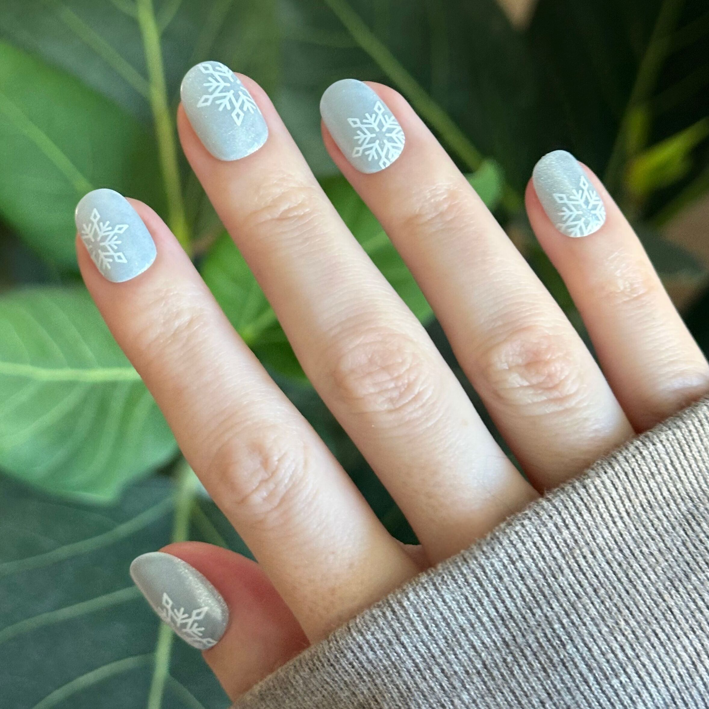 Velvet Snowflake - Tab Press-On | Extra Short | Round