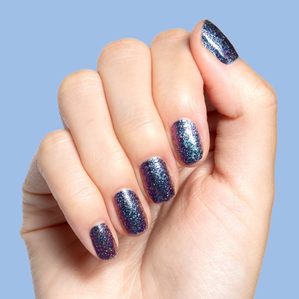 You Obviously Need It iridescent glitter gel polish with purple-blue shimmer on natural short nails for a sparkling mani