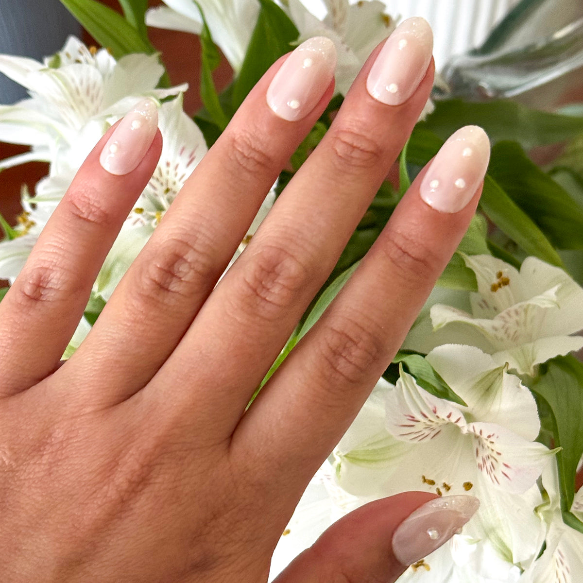True Pearl French - Press-On | Medium | Oval showing pearly nails with 3D mini pearls for a delicate manicure look