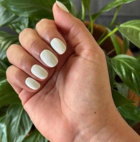 White Jelly Chrome - Press-On | Extra Short | Round milky white nails with subtle chrome for easy at-home manicure
